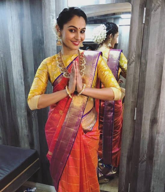 Tamil Actress Andrea Jeremiah Photos In Traditional Red Saree 6